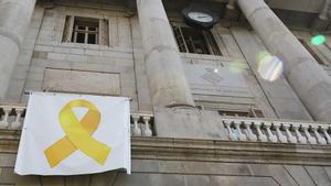 plazo retirada de lazos y esteladas en edificios publicos vence hoy a las 3