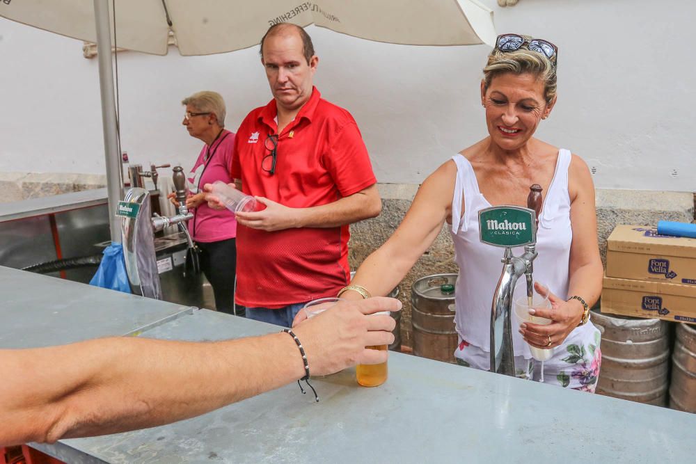 La fiesta y la alegría inundan Dolores tras el chupinazo de las fiestas patronales