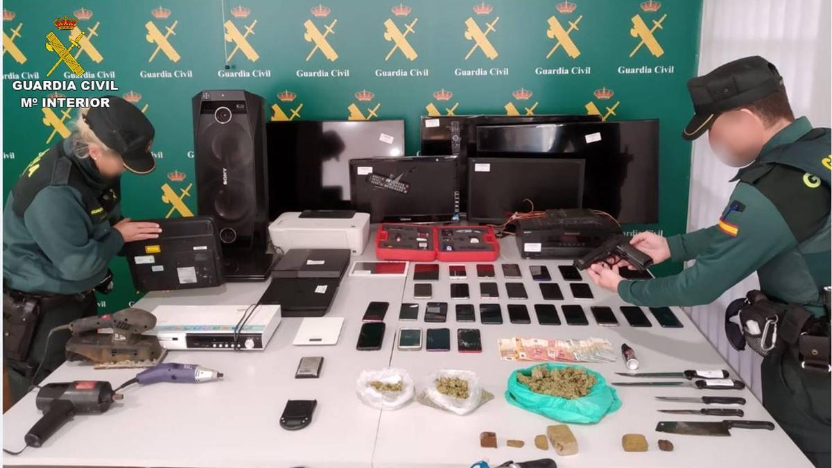 Material incautado en el transcurso de la «operación Habitáculo» realizada en Torrevieja por la Guardia Civil