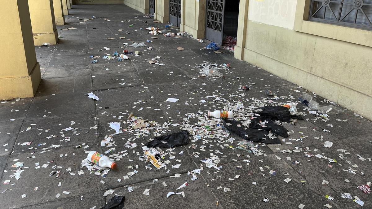 Vídeo | La huelga de la limpieza se hace notar en la Universidad de Zaragoza