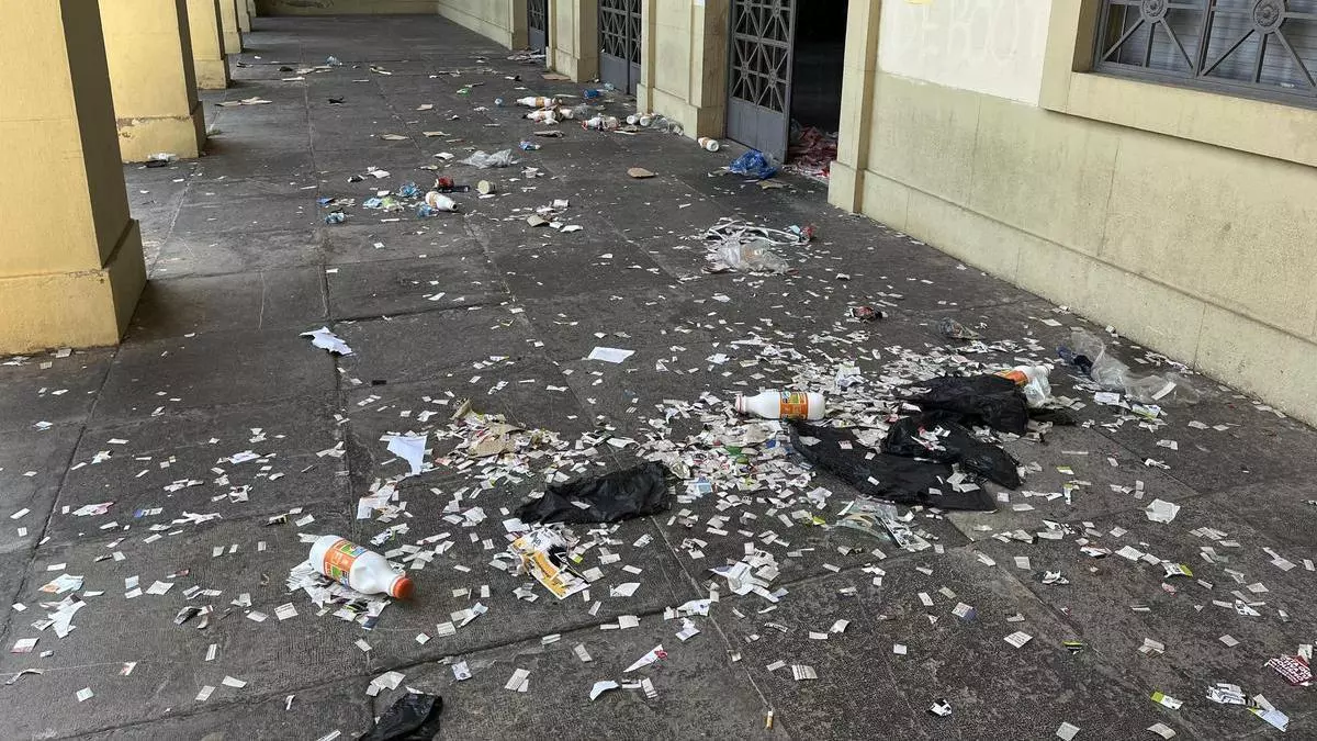 La huelga de la limpieza deja rastro en la Universidad de Zaragoza a pocas horas para la PAU