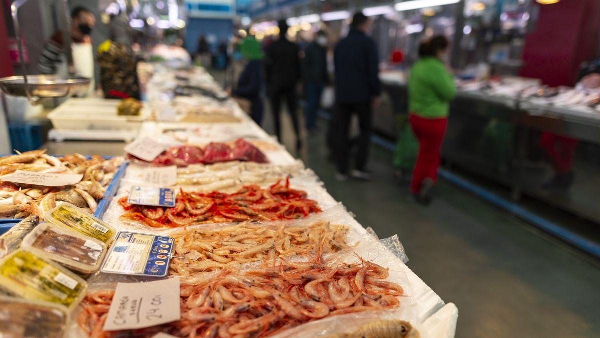 Los puestos del Mercado Santa Florentina exponen sus productos.