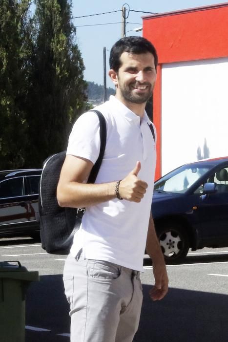 Presentación de Álex Pérez con el Sporting