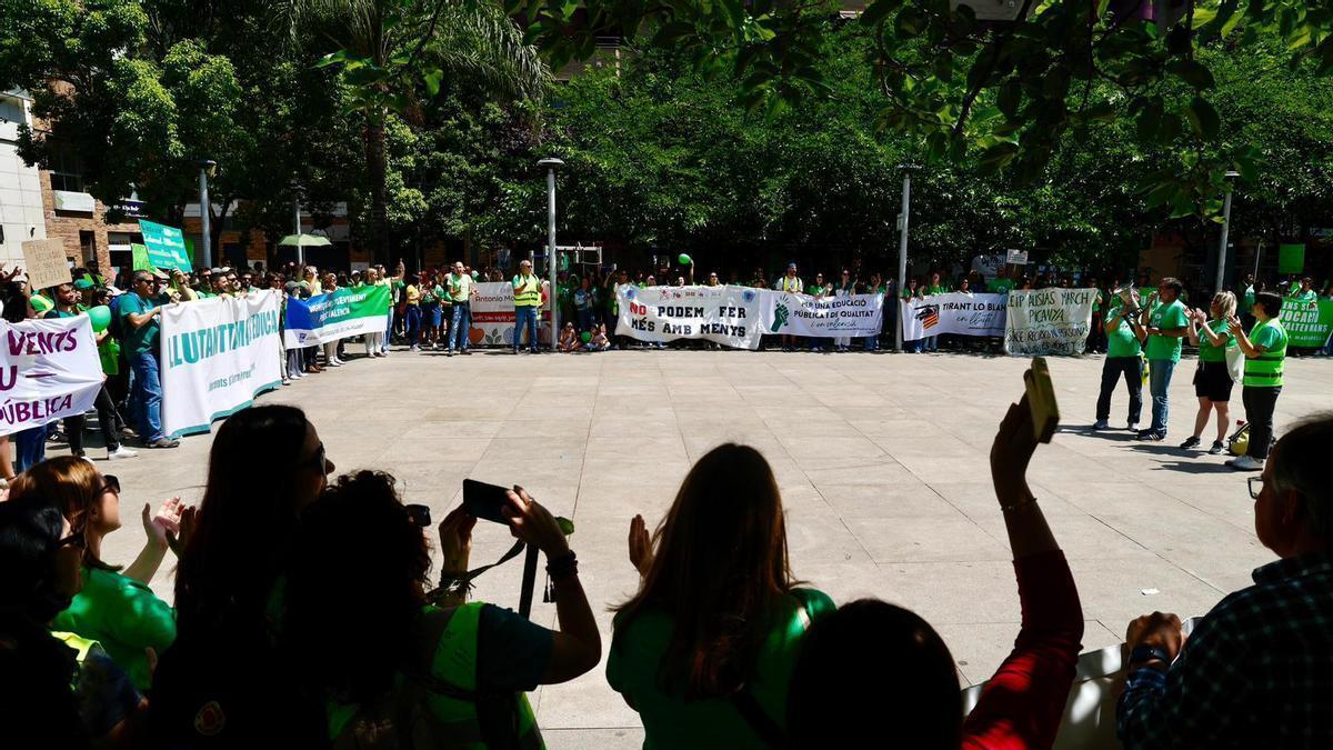 Encuentro de docentes en huelga en Torrent