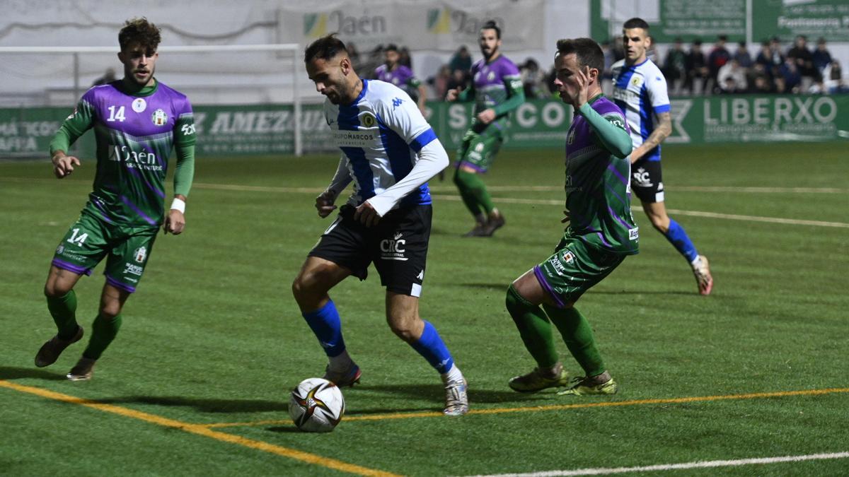 Pedro Sánchez pone la firma al triunfo del Hércules en Mancha Real (1-2)