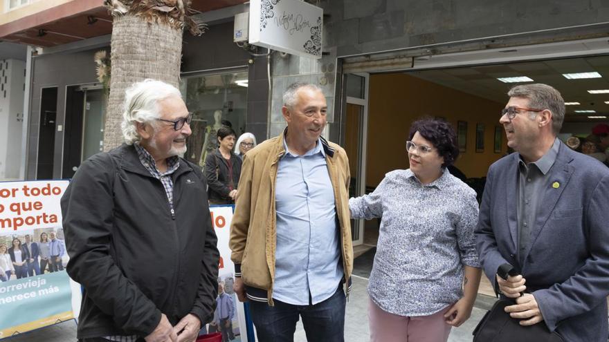 El exalcalde de Torrevieja José Manuel Dolón, Joan Baldoví, Tamara Martínez e Israel Muñoz. | JOAQUÍN CARRIÓN