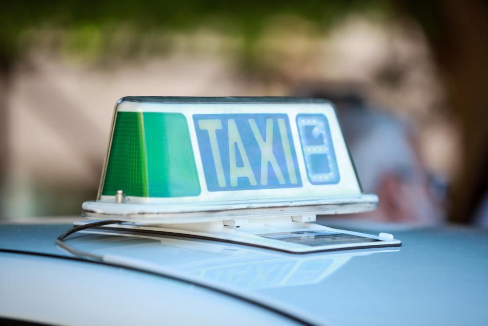 Presentan los primeros taxis eléctricos 100 %