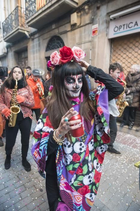 Set mil persones desborden els carrers de Sallent en un Carnaval multitudinari