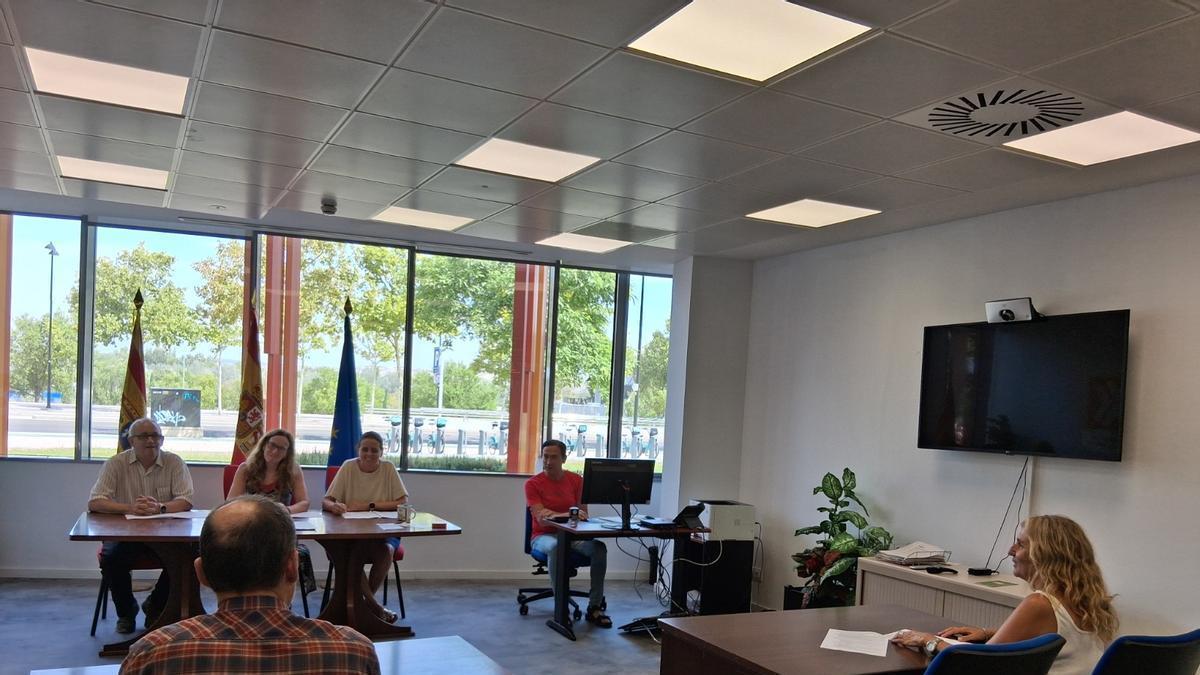 Celebración de una audiencia de la Junta Arbitral de Consumo de Aragón, en Zaragoza.