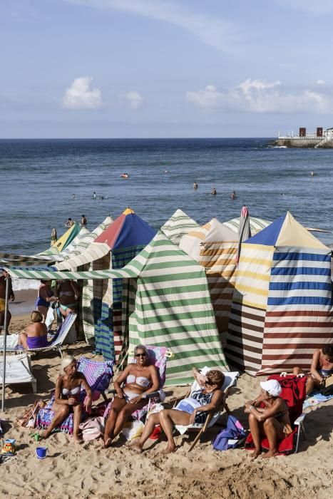 Último día de agosto en la playa de San Lorenzo