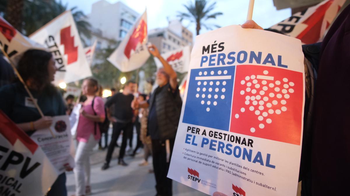Protesta en Alicante contra las vacantes de profesores