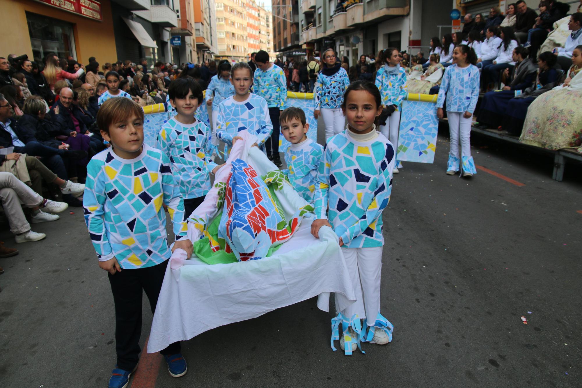 Búscate en las fotos del premio al Barri València en la cabalgata del Ninot infantil de Burriana