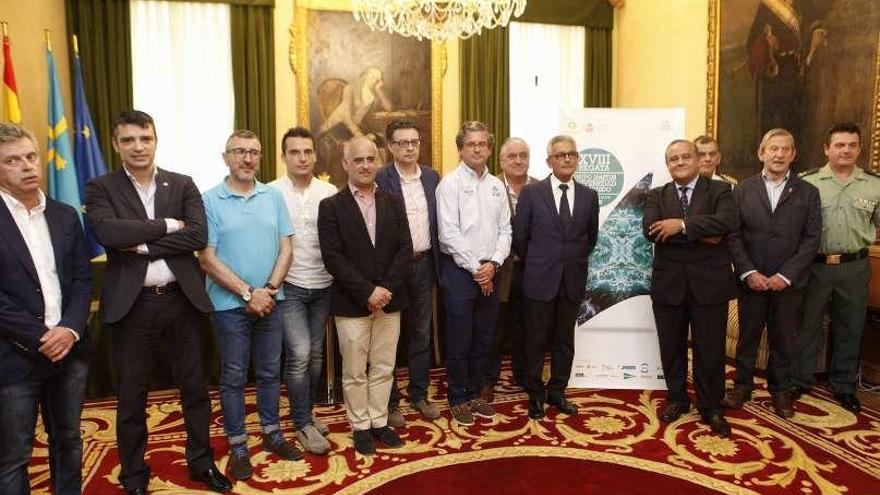 Asistentes a la presentación de la regata.