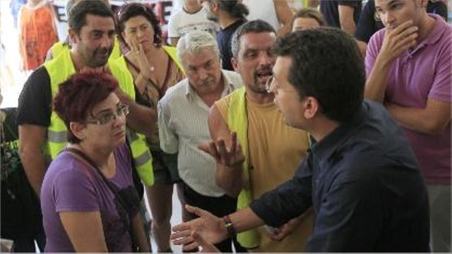 Los vecinos estuvieron seis horas dentro del edificio del ayuntamiento.