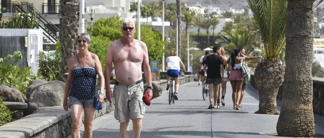 Turistas en Playa del Inglés