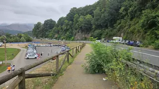 Dejadez y abandono de la "senda de Cascos", entre Arriondas y Cangas de Onís