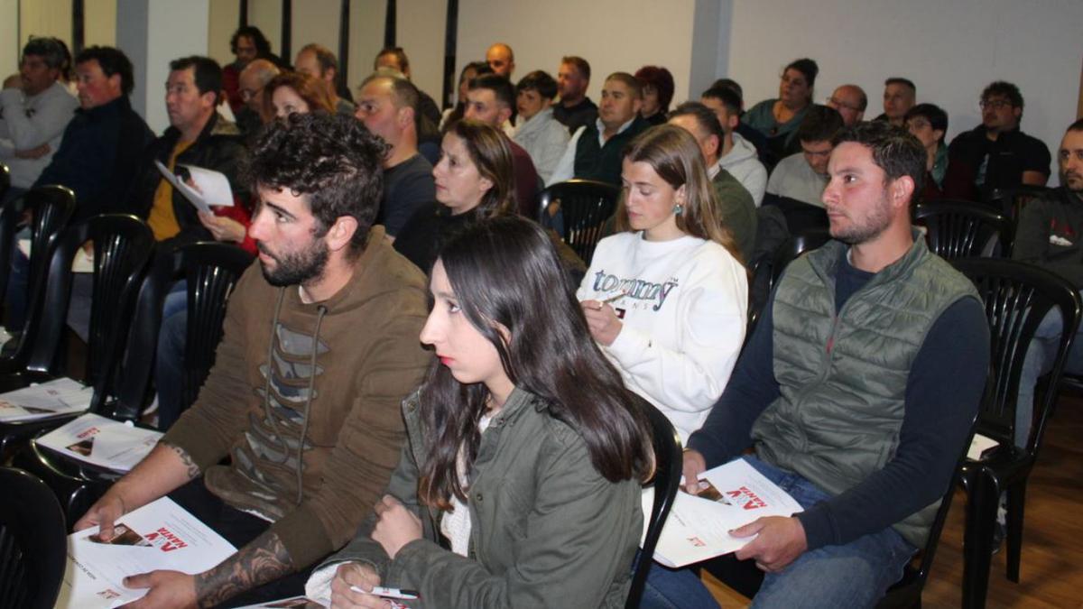 Encuentro formativas para ganaderos en la comarca de Sanabria a cargo de Nanta y la cooperativa Mesetaria al que acudieron un centenar de profesionales. | A. Saavedra