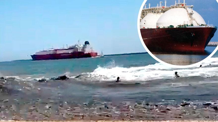VÍDEO | Una impresionante ola se lleva a bañistas por delante en Mazagón