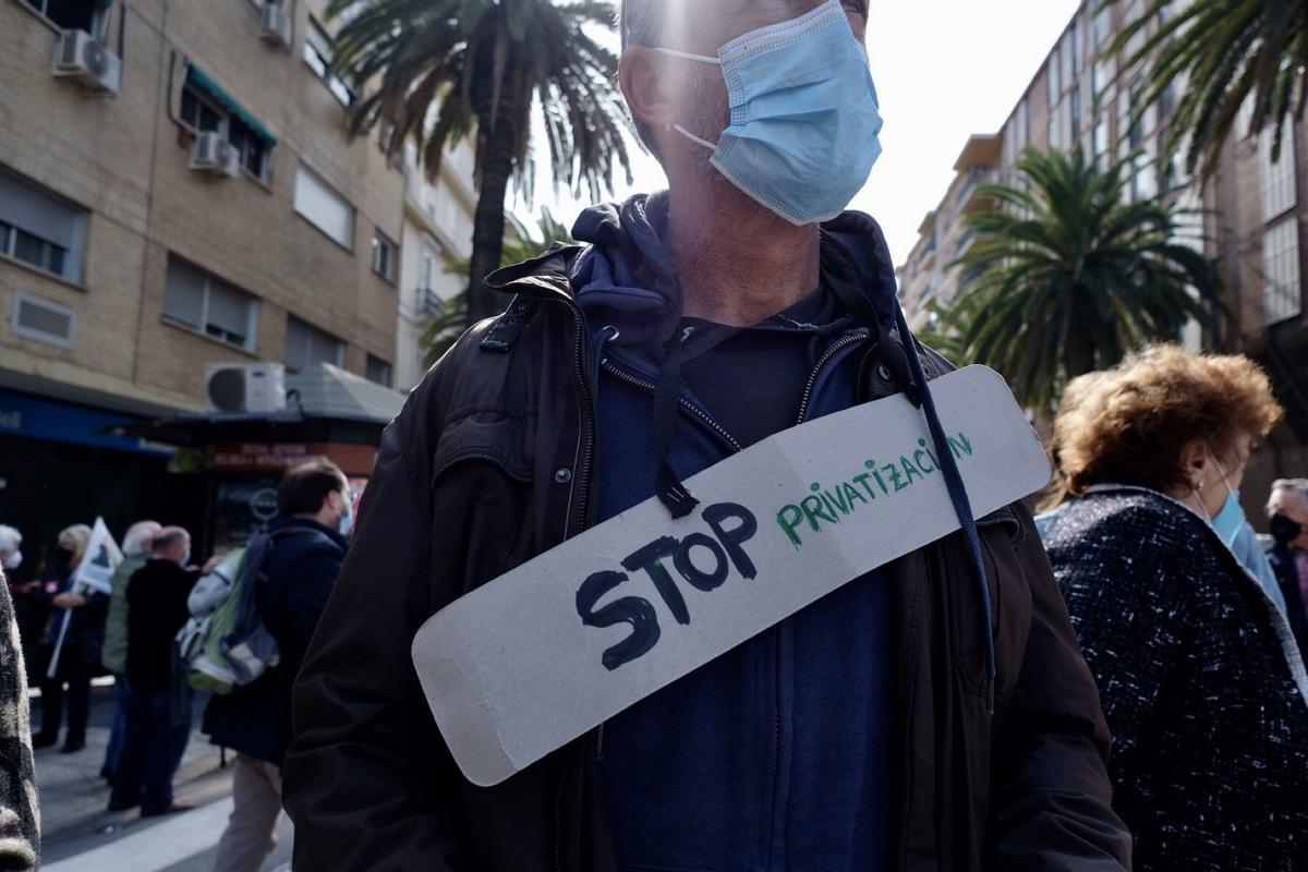 Facua Andalucía llama a la movilización este 25 de marzo en las ocho provincias por la sanidad pública.