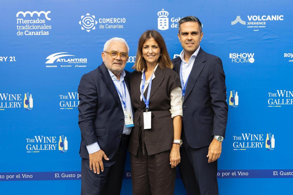Toño Armas, junto a su mujer Flory Franquis y su hijo, Ayoze Armas.