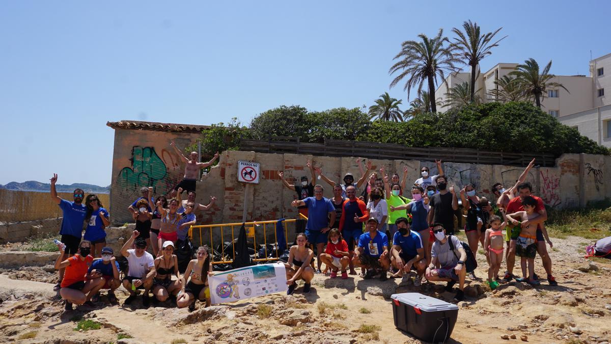 Los voluntarios se emplearon a fondo para retirar la mayor cantidad posible de basura