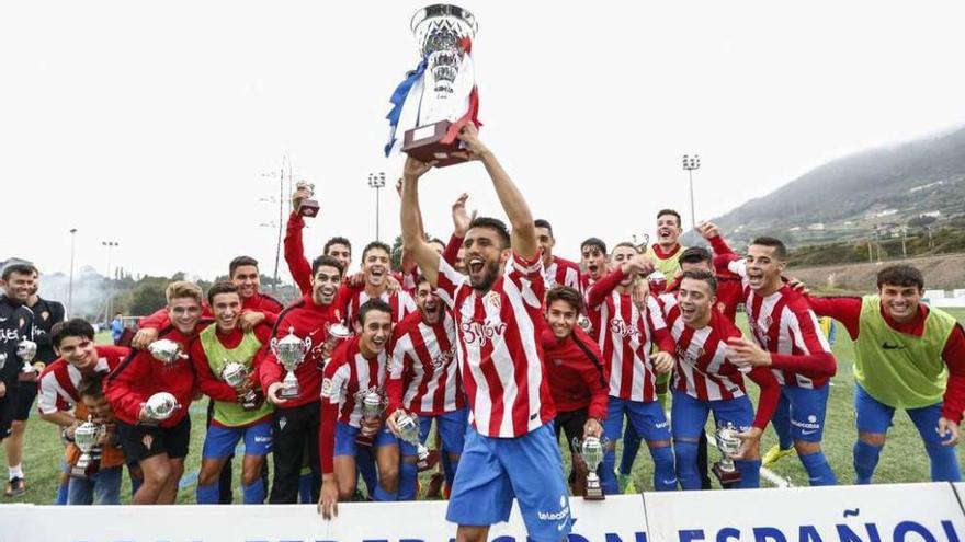 El Sporting B celebra la victoria en la fase regional de la Copa Federación.