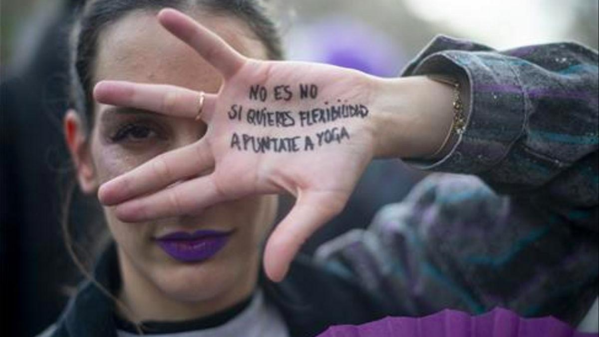 Una joven, en la manifestación del 8M, el año pasado en Barcelona.