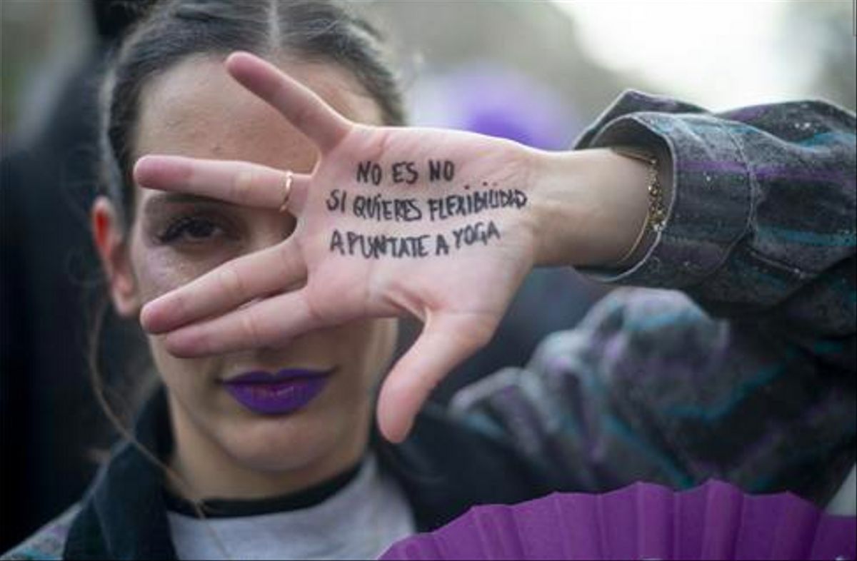Una joven, en la manifestación del 8M, el año pasado en Barcelona.