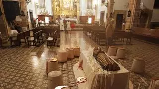 Calor, devoción y colas para ver los 'llits' de la Mare de Déu en las iglesias de Mallorca