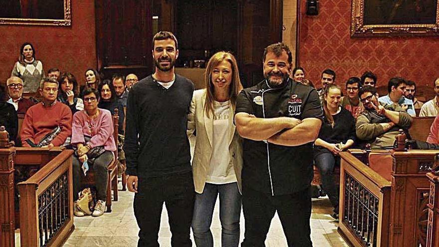 El director insular Marc Herrera, Fanny Pons y Miquel Vicenç.