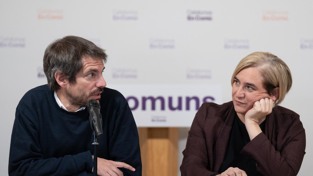 El ministro de Cultura, Ernest Urtasun, y la coordinadora de Cataluña en Comú, Ada Colau.