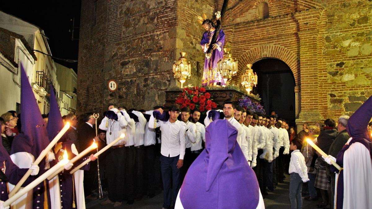 Salida del Templo Parroquial de la imagen de Nuestro Padre Jesús Nazareno