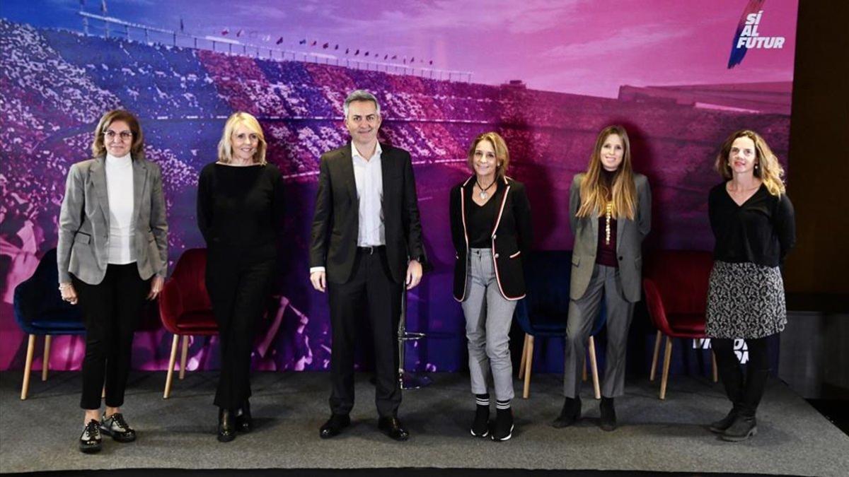 Font, con las mujeres que forman parte de su candidatura