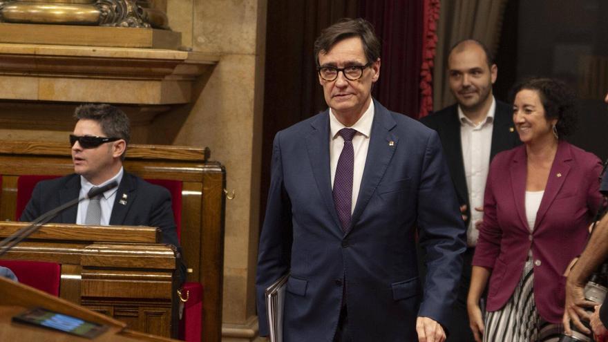 El president Salvador Illa, con los consellers Albert Dalmau y Alícia Romero, en el Parlament