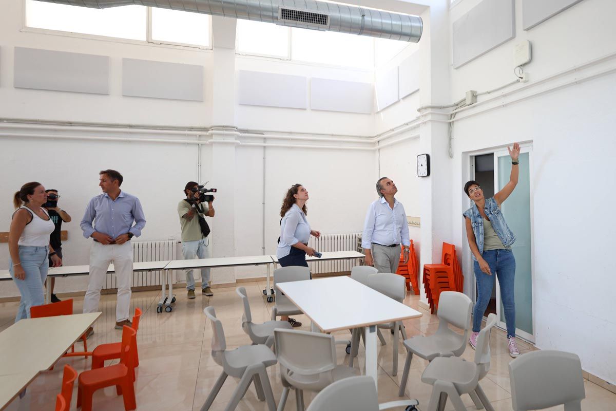 La visita al colegio Can Misses tras las inundaciones, en imágenes