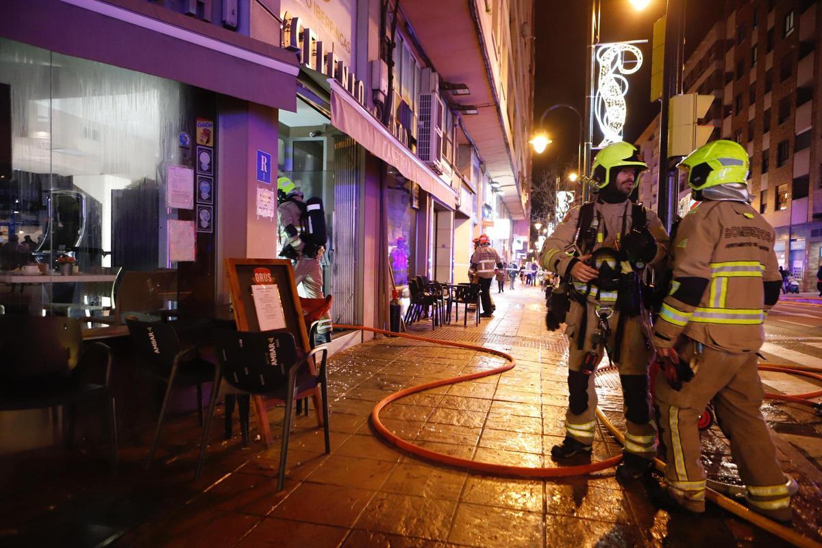 En imágenes | Susto por un incendio en el interior de un histórico bar ...