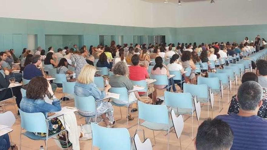 Aspirantes a alguna de las cuatro plazas de técnico convocadas por el Consorcio Zona Franca de Vigo. // FdV