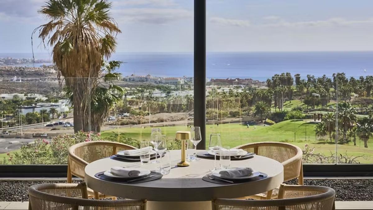 Mesa en Corales Villas.