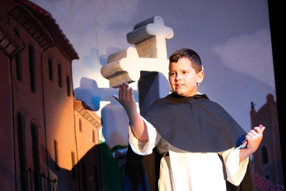 Niños en la representación de los ''''Miracles'''' de Sant Vicent Ferrer