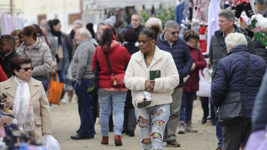 Concurrido mercado en A Estrada. |  // BERNABÉ/JAVIER LALÍN