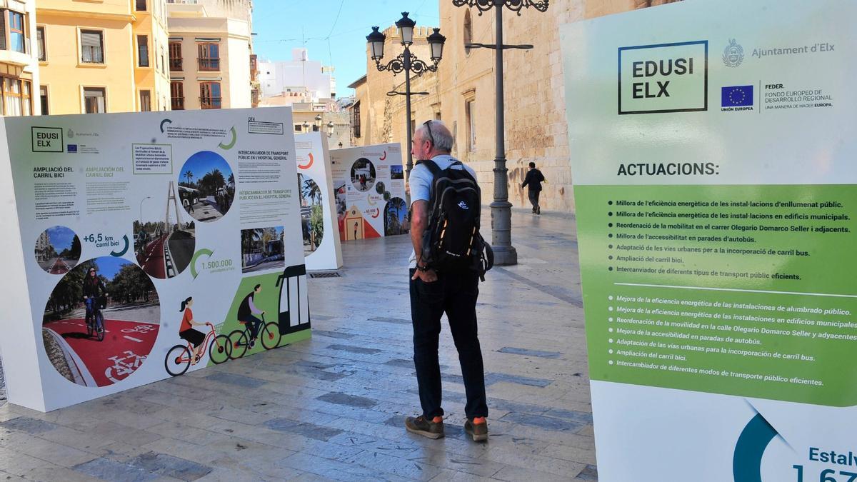 Paneles sobre los proyectos EDUSI, en la plaza del Congreso Eucarístico