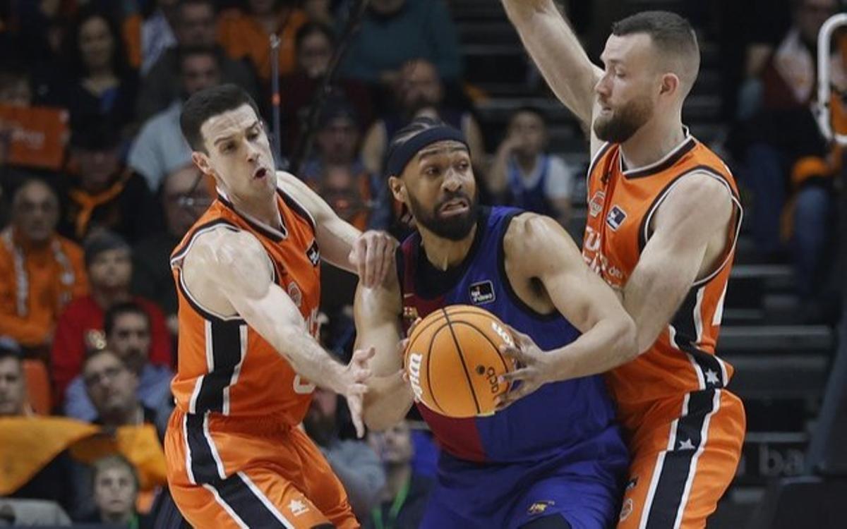 Parker tuvo una inspirada primera mitad con dos triples