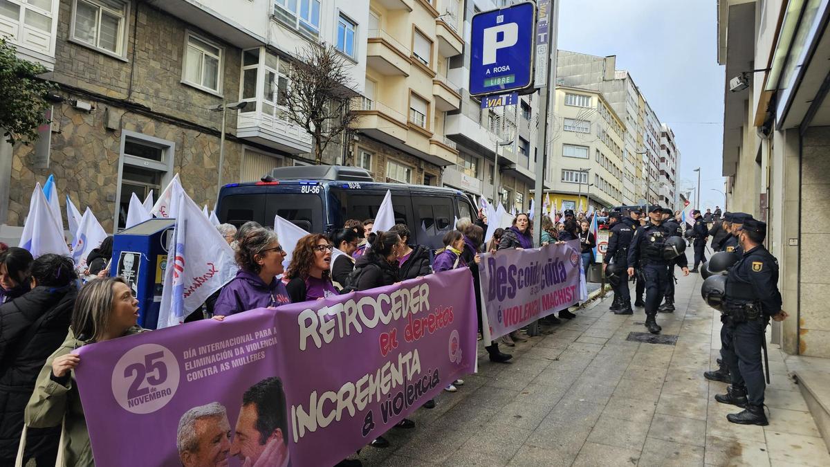 Manifestación do sindicato CIG ante a sede local do PP