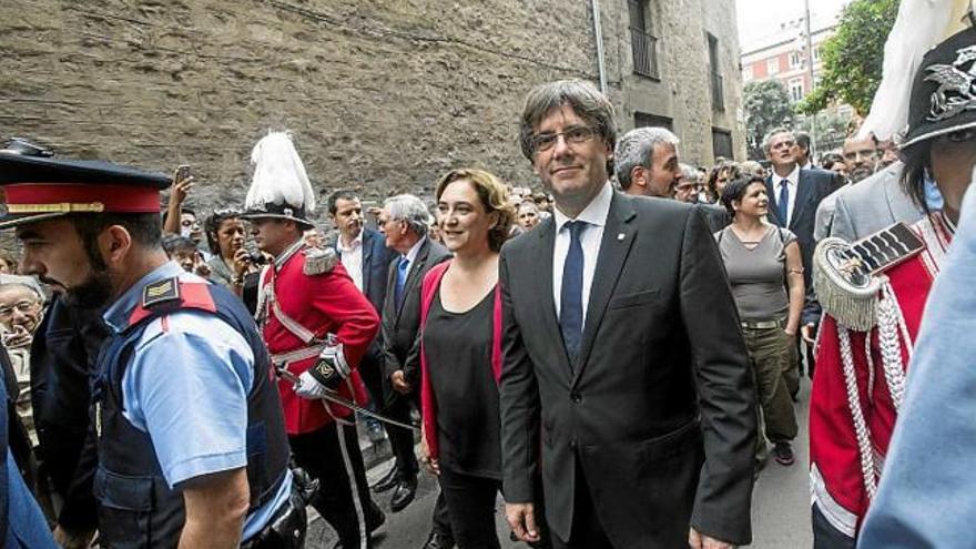 Carles Puigdemont, ahir, amb Ada Colau a les festes de la Mercè