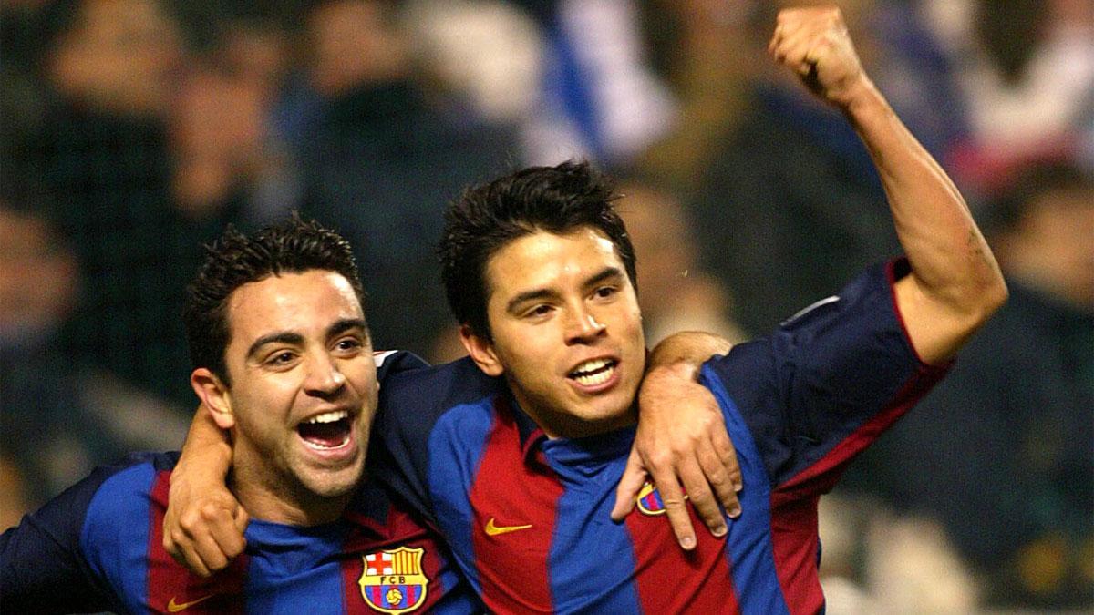 Xavi y Saviola, celebrando un gol en su época de azulgranas