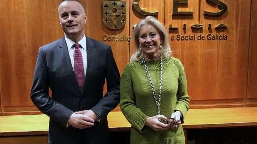 Cebreiros y Corina Porro, en la sede del CES en Santiago.  // FdV