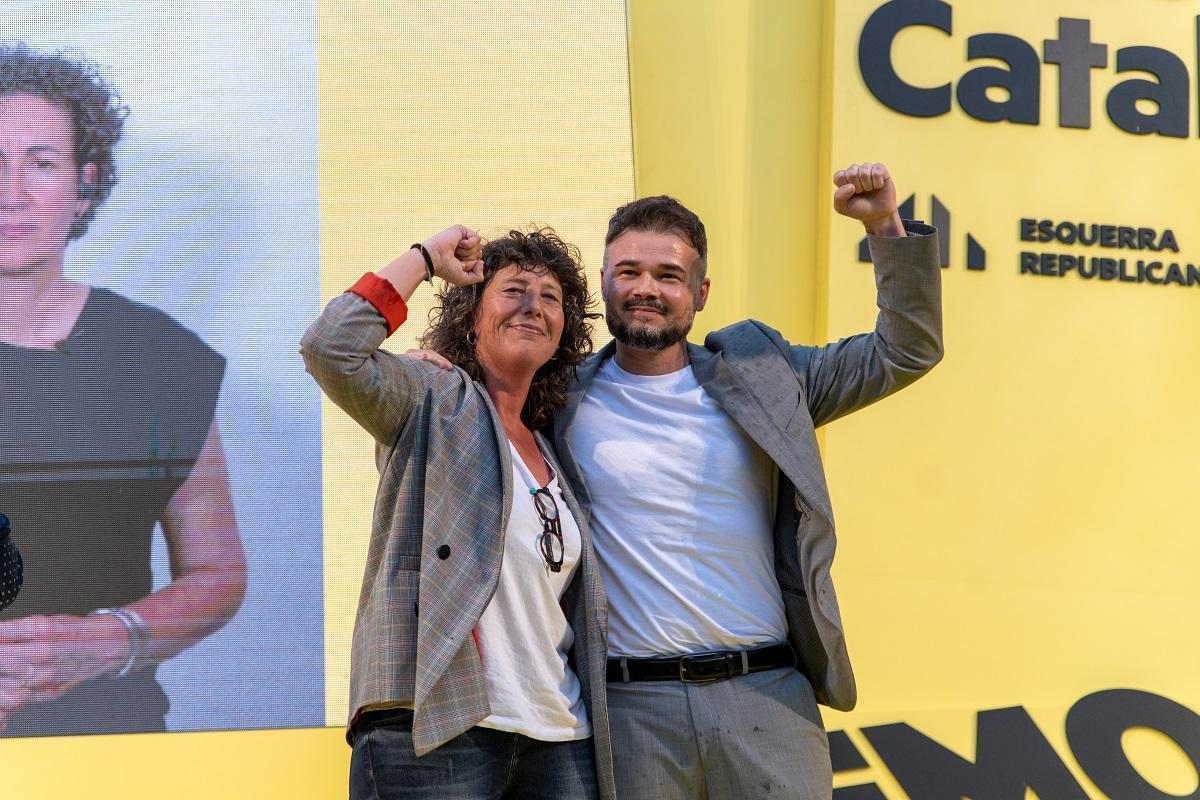 Gabriel Rufián y Teresa Jordà, en un acto de campaña de las generales.