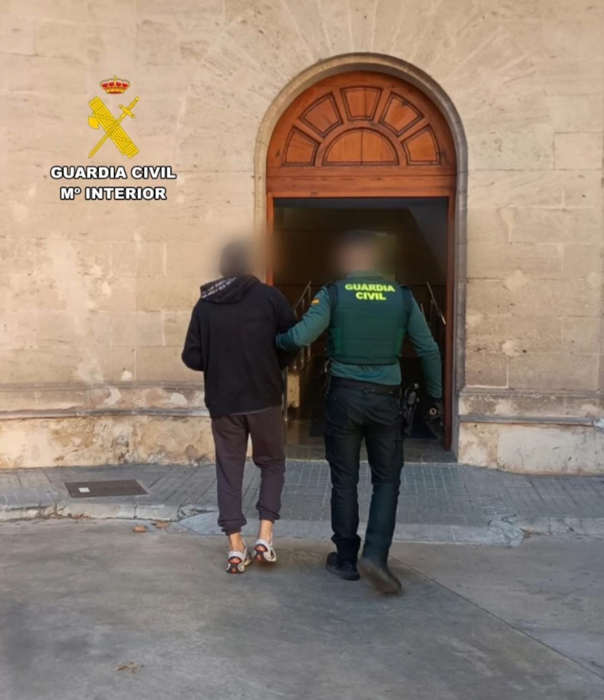 El acusado, al ser puesto a disposición judicial.