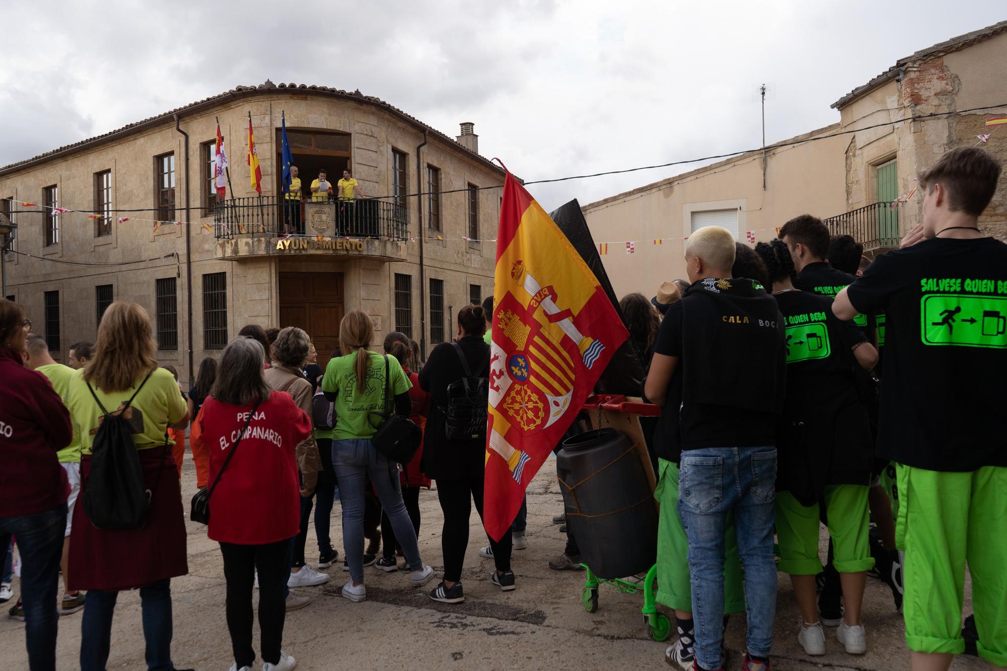 GALERIA | Lo mejor del desfile de peñas en las fiestas de Corrales del Vino