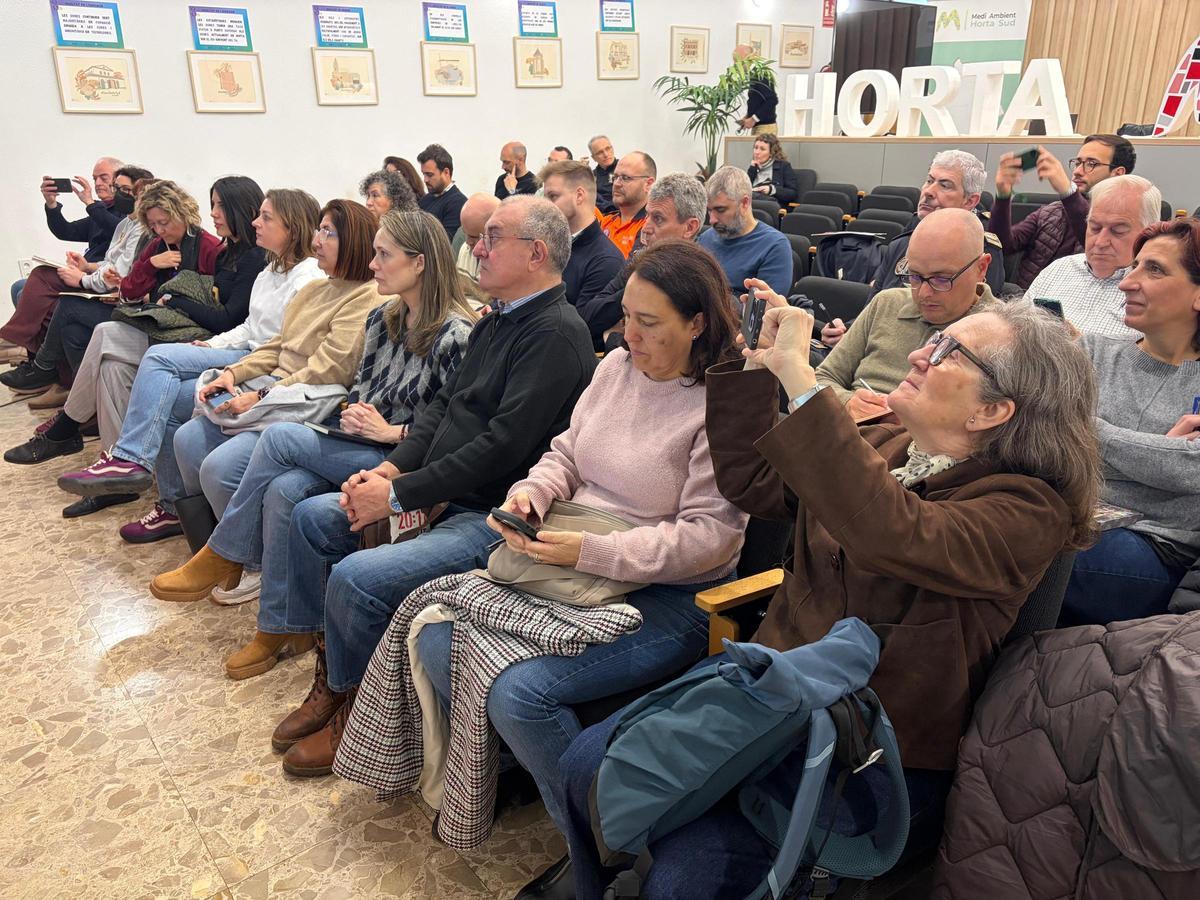 Entidades, colectivos, técnicos y ediles en la jornada de presentación.